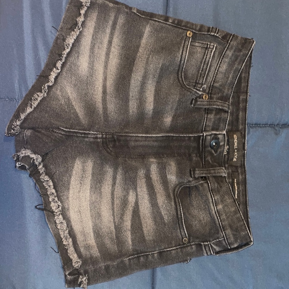 Kendall+Kylie Black high rise Denim shorts.. size5/27